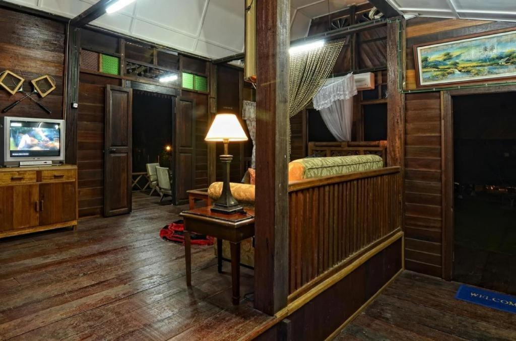Oyo Home 90745 Desa Balqis Beach Resort Malakka Dış mekan fotoğraf