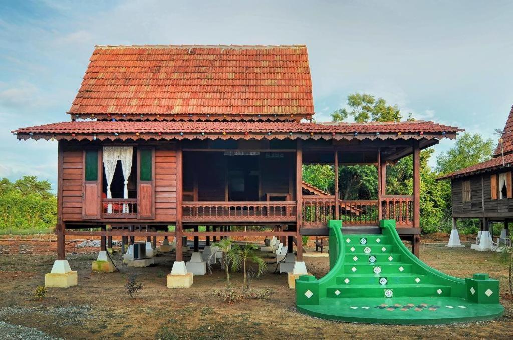 Oyo Home 90745 Desa Balqis Beach Resort Malakka Dış mekan fotoğraf