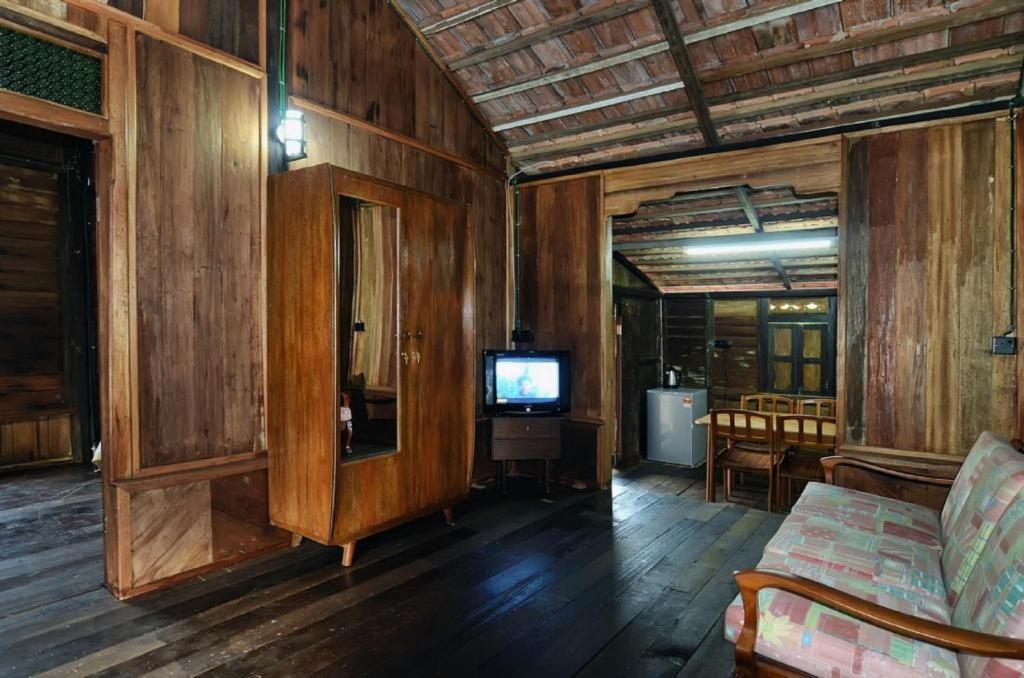 Oyo Home 90745 Desa Balqis Beach Resort Malakka Dış mekan fotoğraf