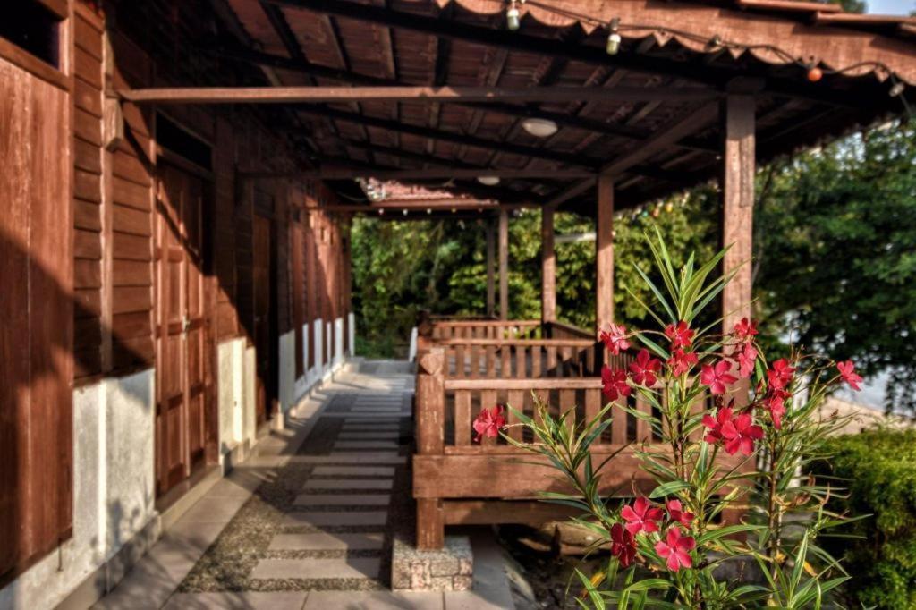 Oyo Home 90745 Desa Balqis Beach Resort Malakka Dış mekan fotoğraf
